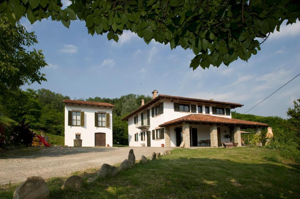Maison d'hôtes Cascina Il Ginepro à Sinio Extérieur photo